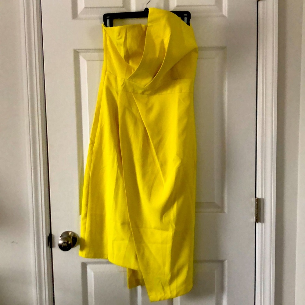 Striking silhouette strapless dress
